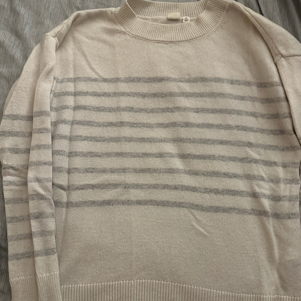 Like new M Tall sweater from GAP